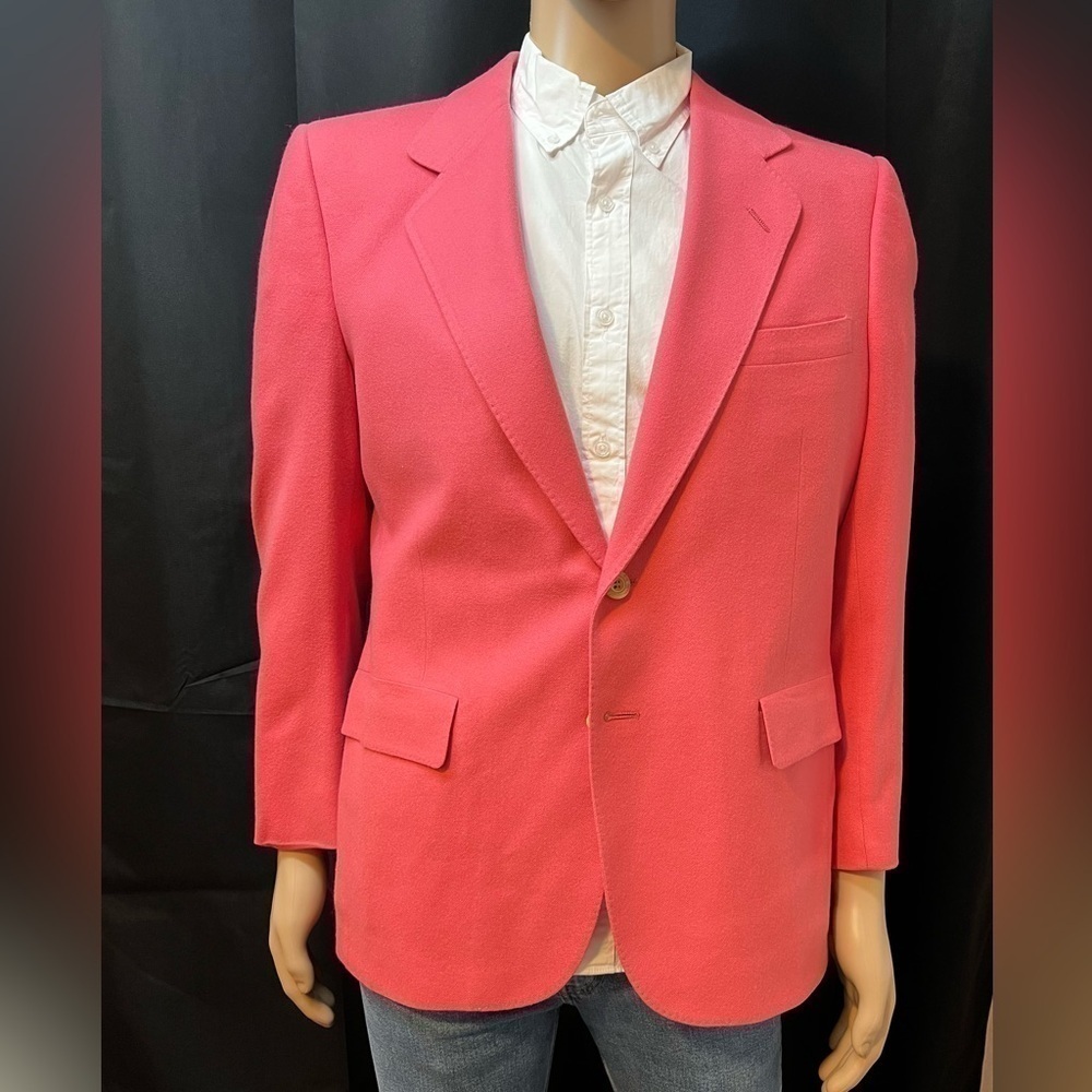 💯% Cashmere Pink 42s.  Fresh from the dry cleaners. Excellent condition.…‌‌